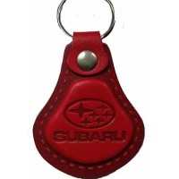 Kožená kľúčenka Subaru červená