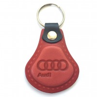 Kožená kľúčenka Audi červená
