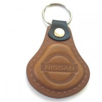 Kožená kľúčenka Nissan hnedá